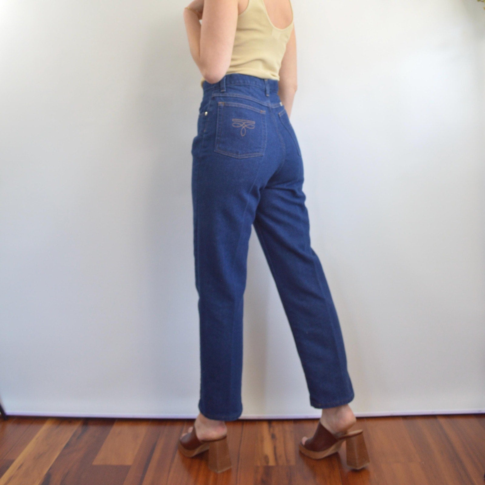 dark wash cowboy style high waisted seamed straight leg sheplers denim