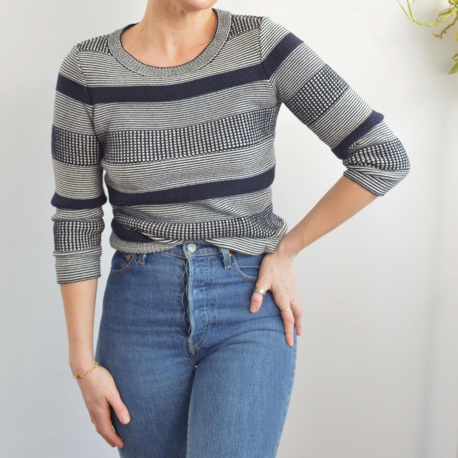 navy and white vintage tommy hilfiger cotton crew neck sweater