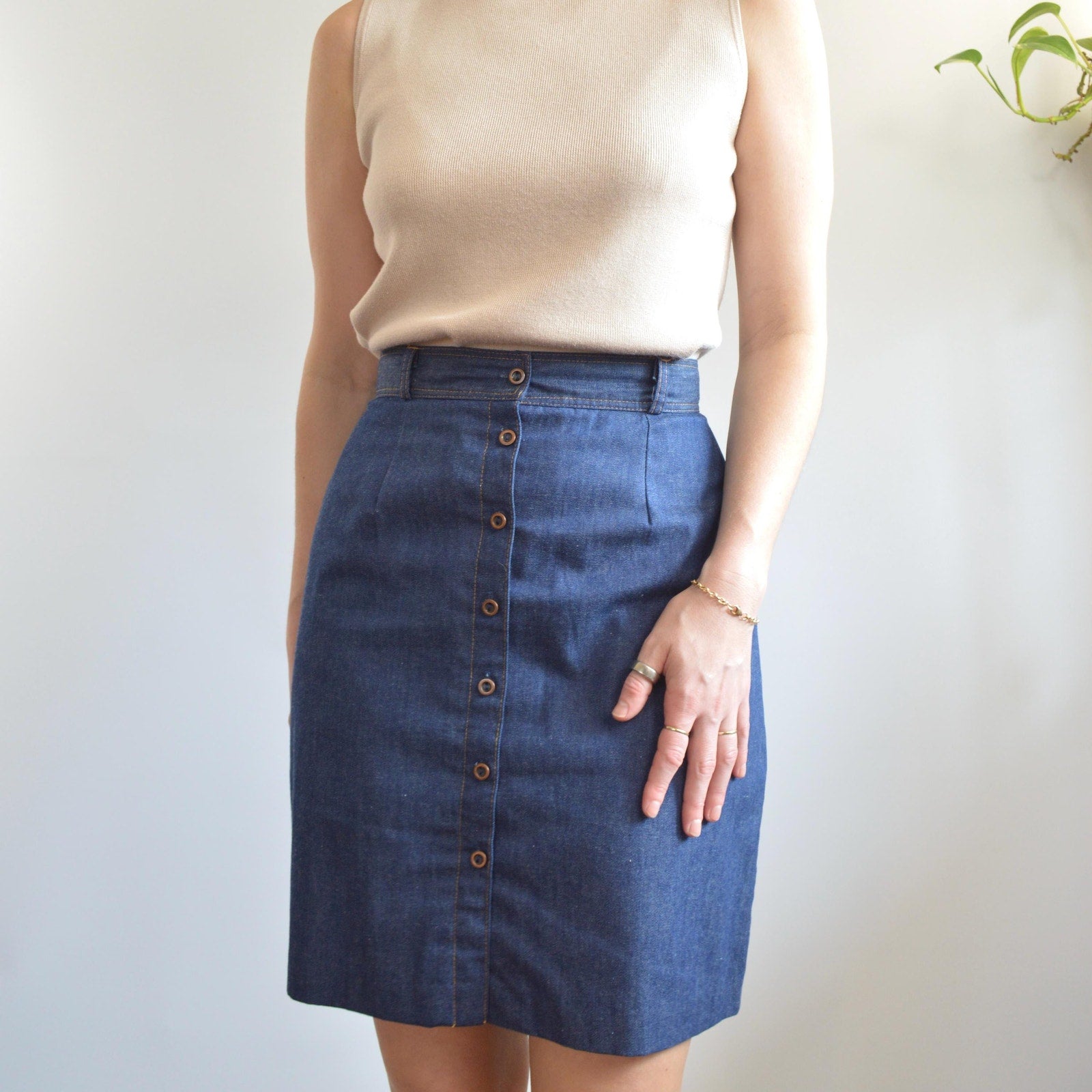 dark wash button down knee length denim skirt size 8