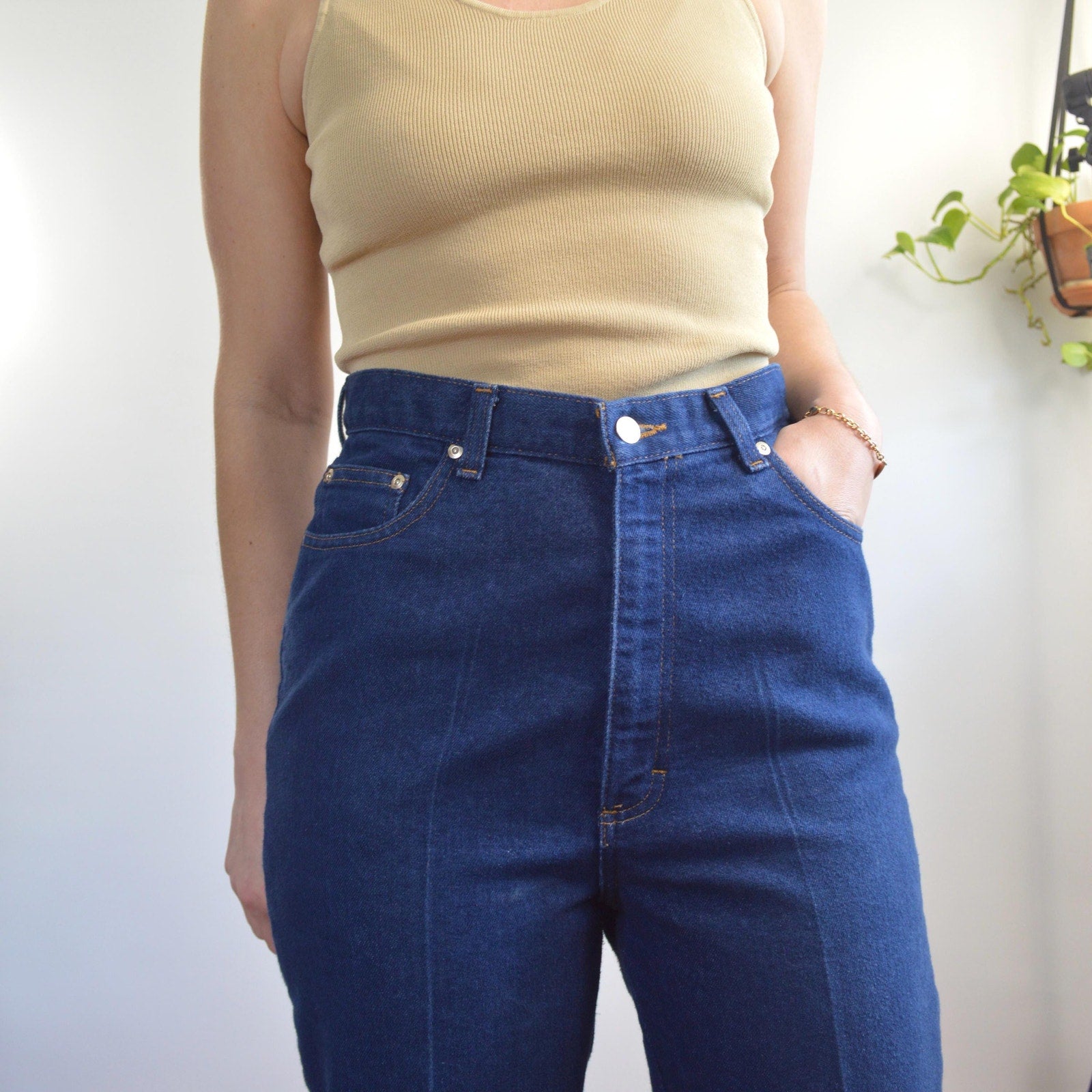 dark wash cowboy style high waisted seamed straight leg sheplers denim