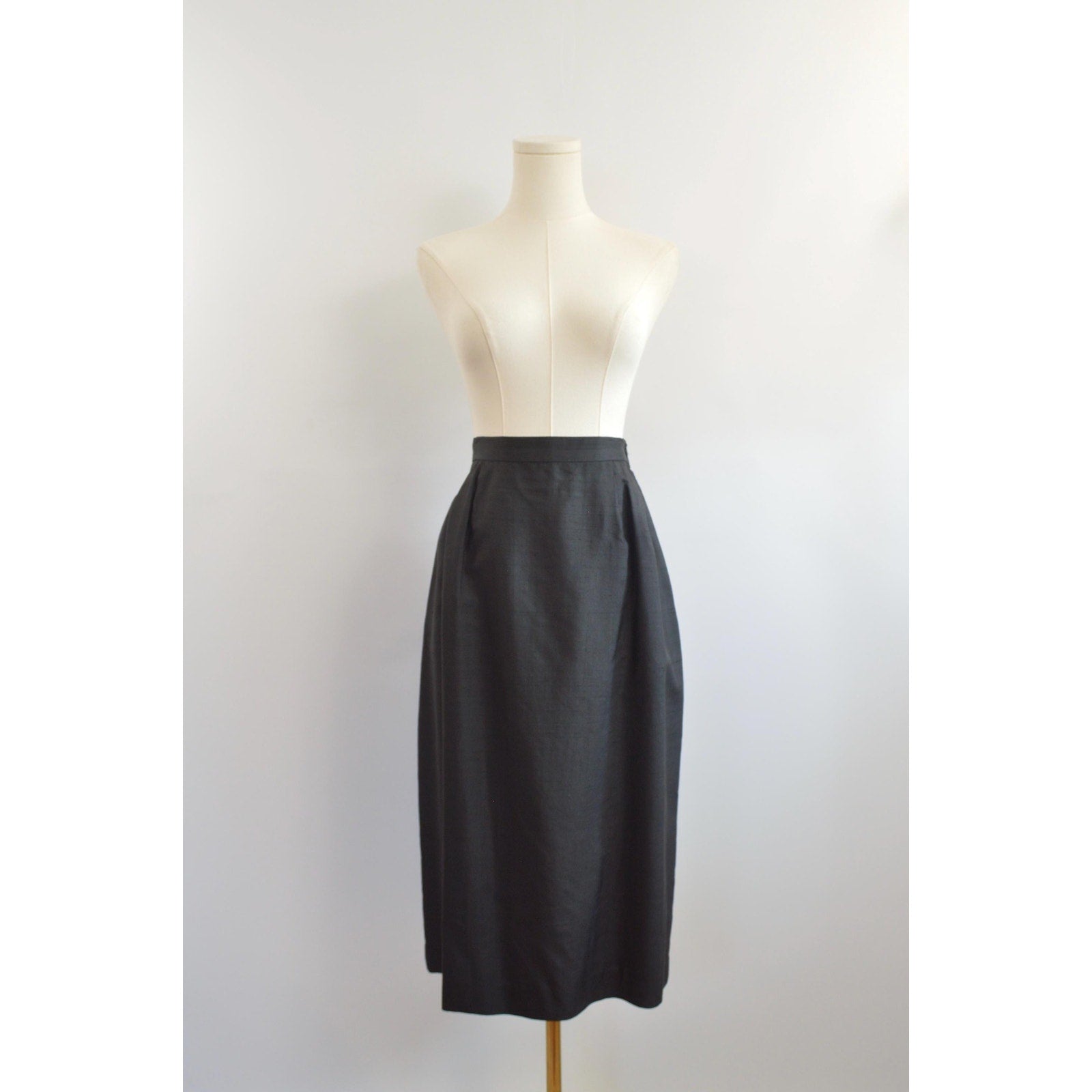 size 6 beautiful pure silk black a line skirt