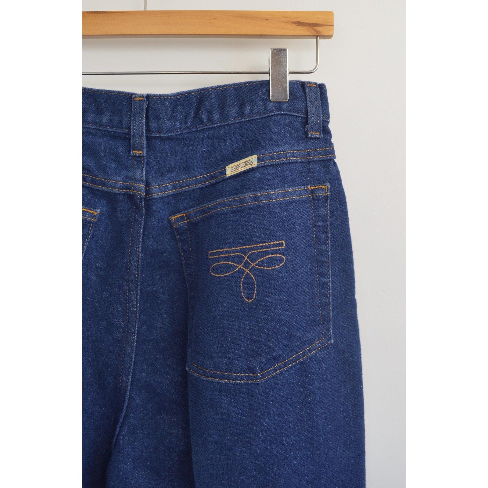 dark wash cowboy style high waisted seamed straight leg sheplers denim