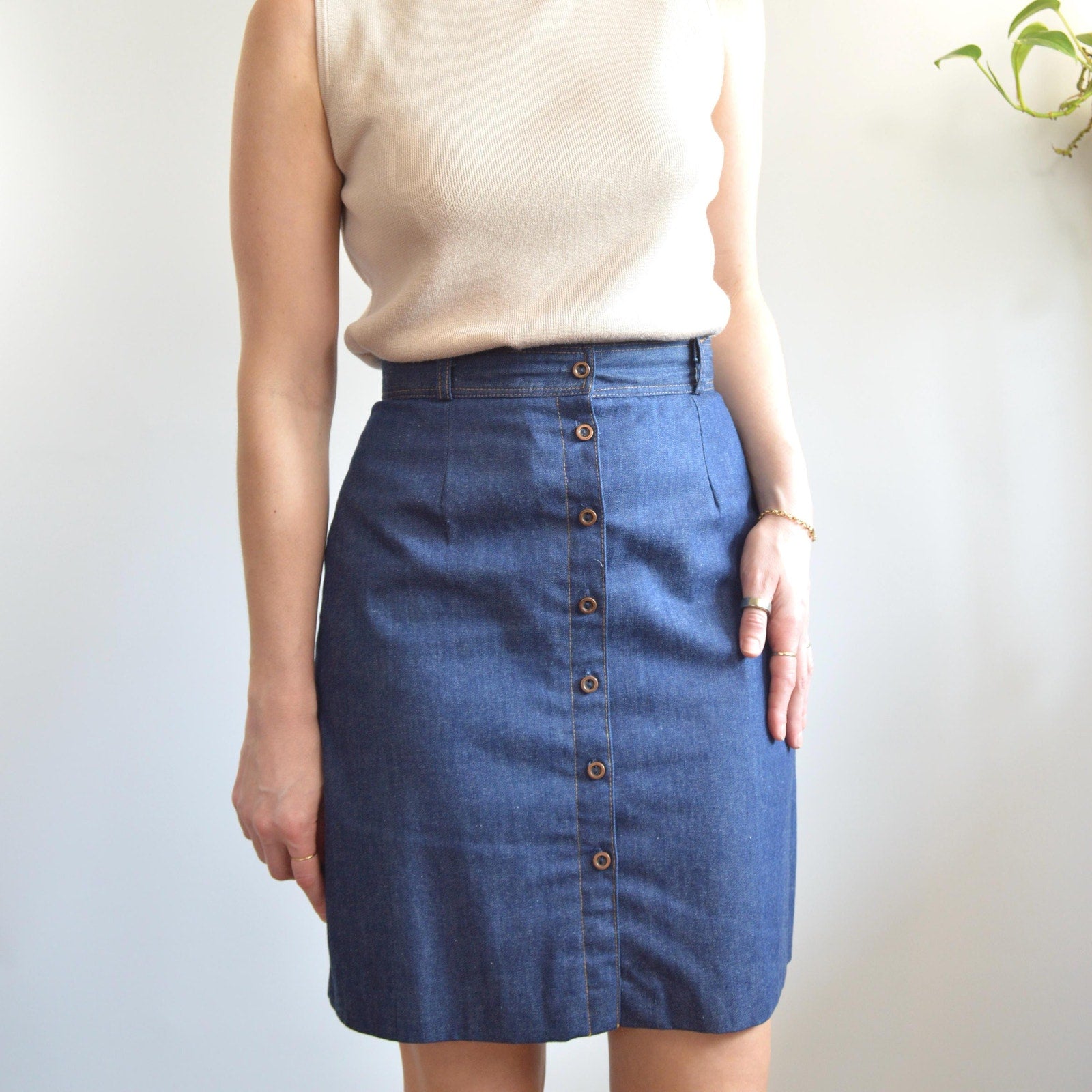 dark wash button down knee length denim skirt size 8