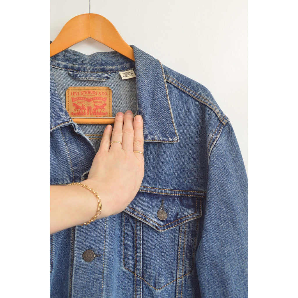 like new men’s vintage 100% cotton denim jean jacket