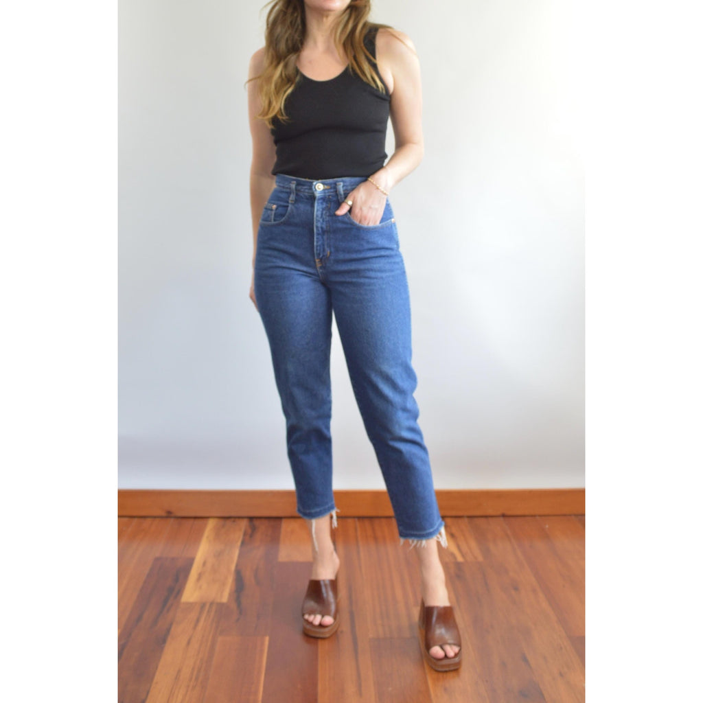 27 x 27.5 dark wash vintage 90’s forenza raw hem straight legs