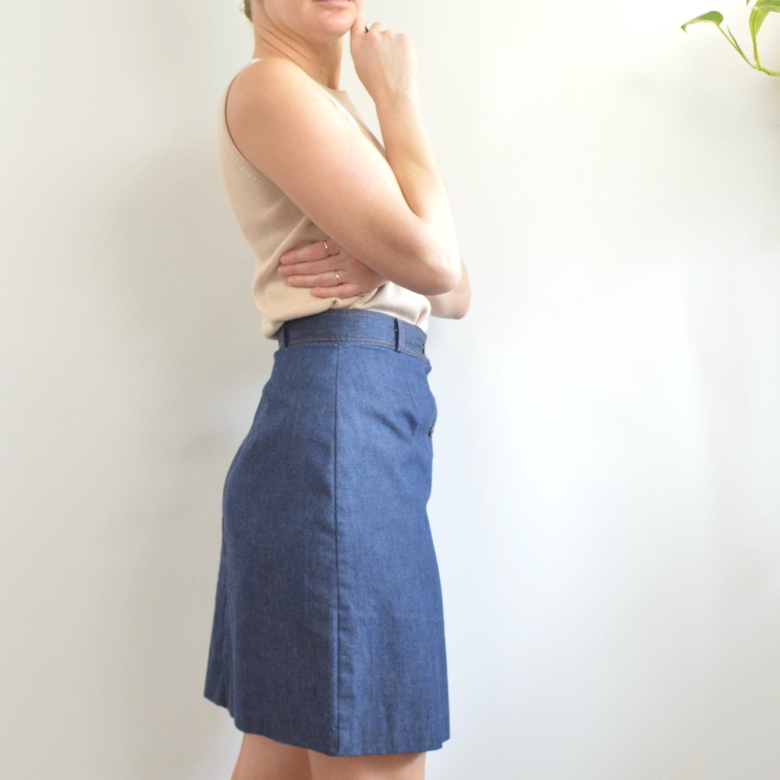 dark wash button down knee length denim skirt size 8