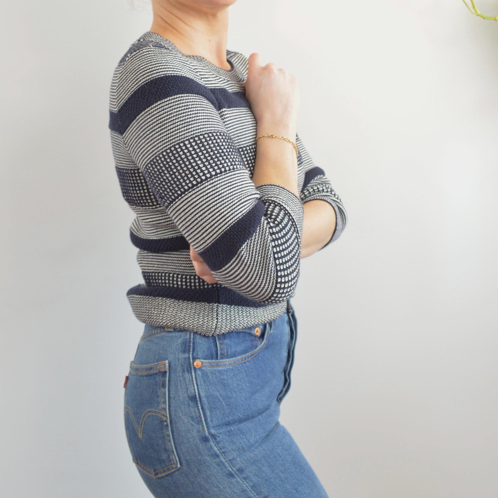 navy and white vintage tommy hilfiger cotton crew neck sweater