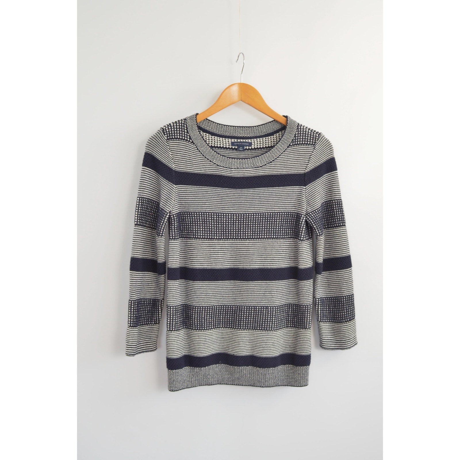 navy and white vintage tommy hilfiger cotton crew neck sweater