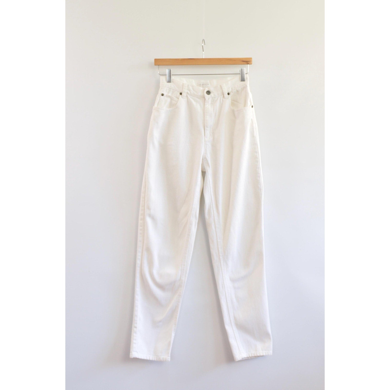 27 x 30 white high waisted tapered liz claiborne denim