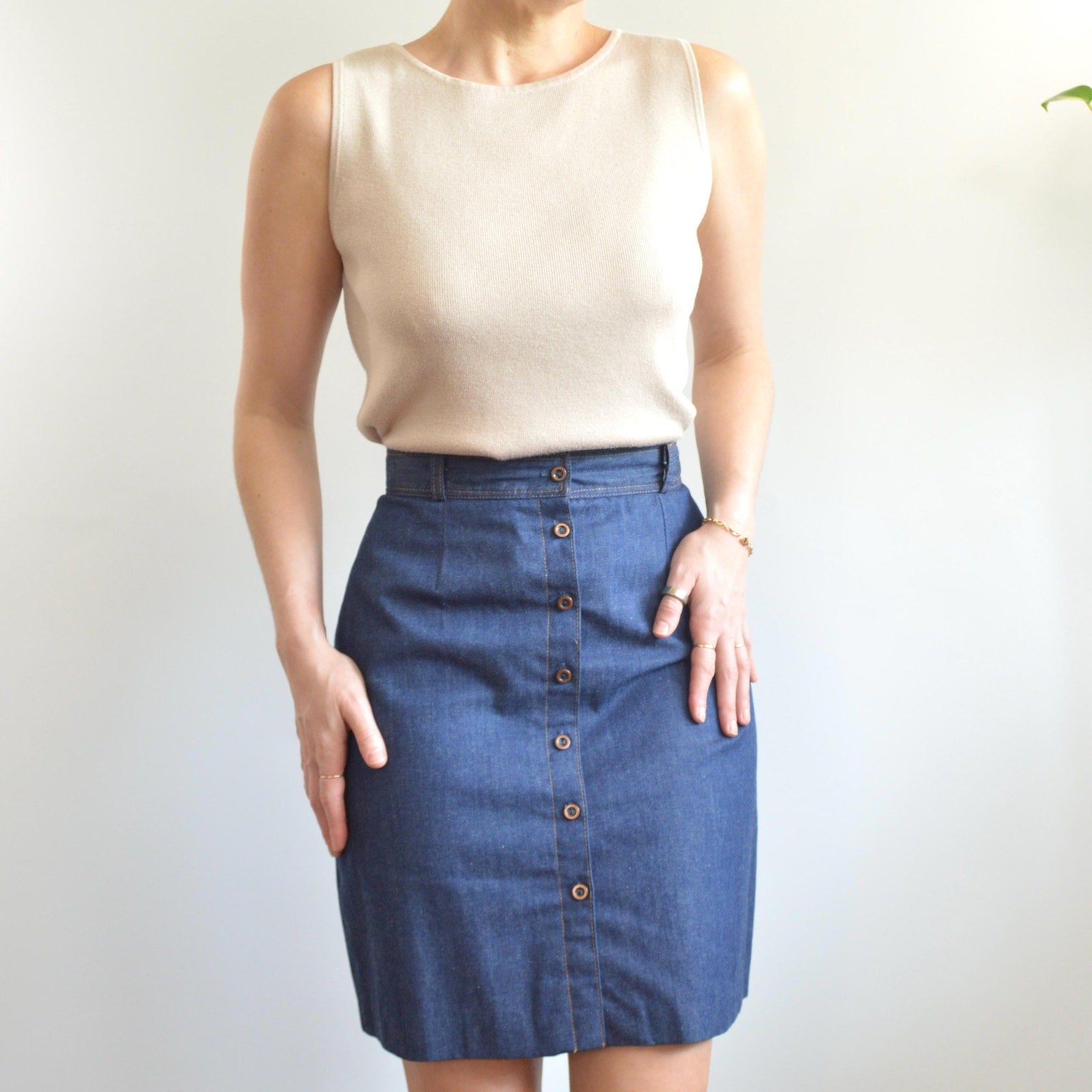 dark wash button down knee length denim skirt size 8