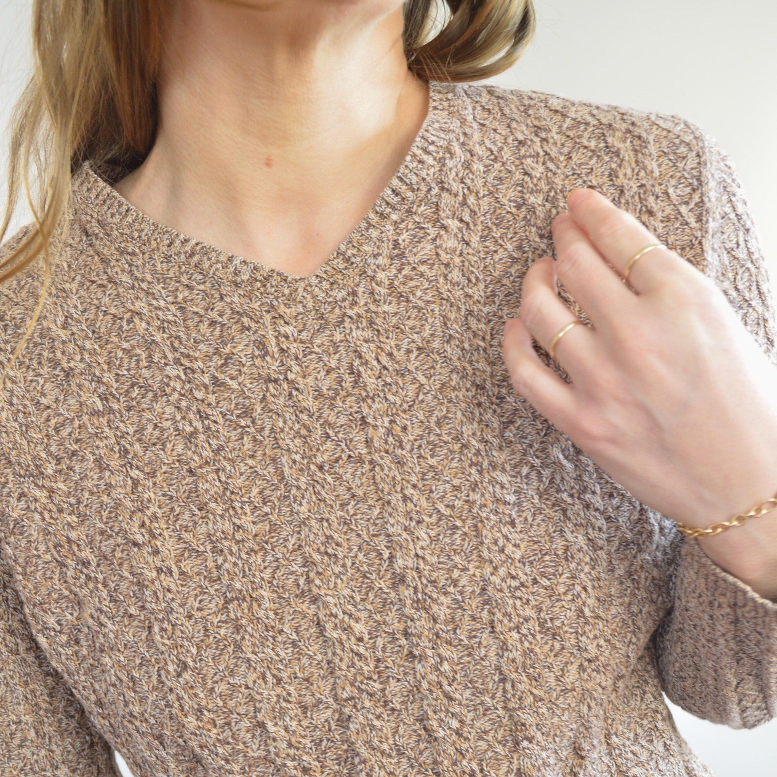 speckled brown and tan v-neck cotton cropped sweater