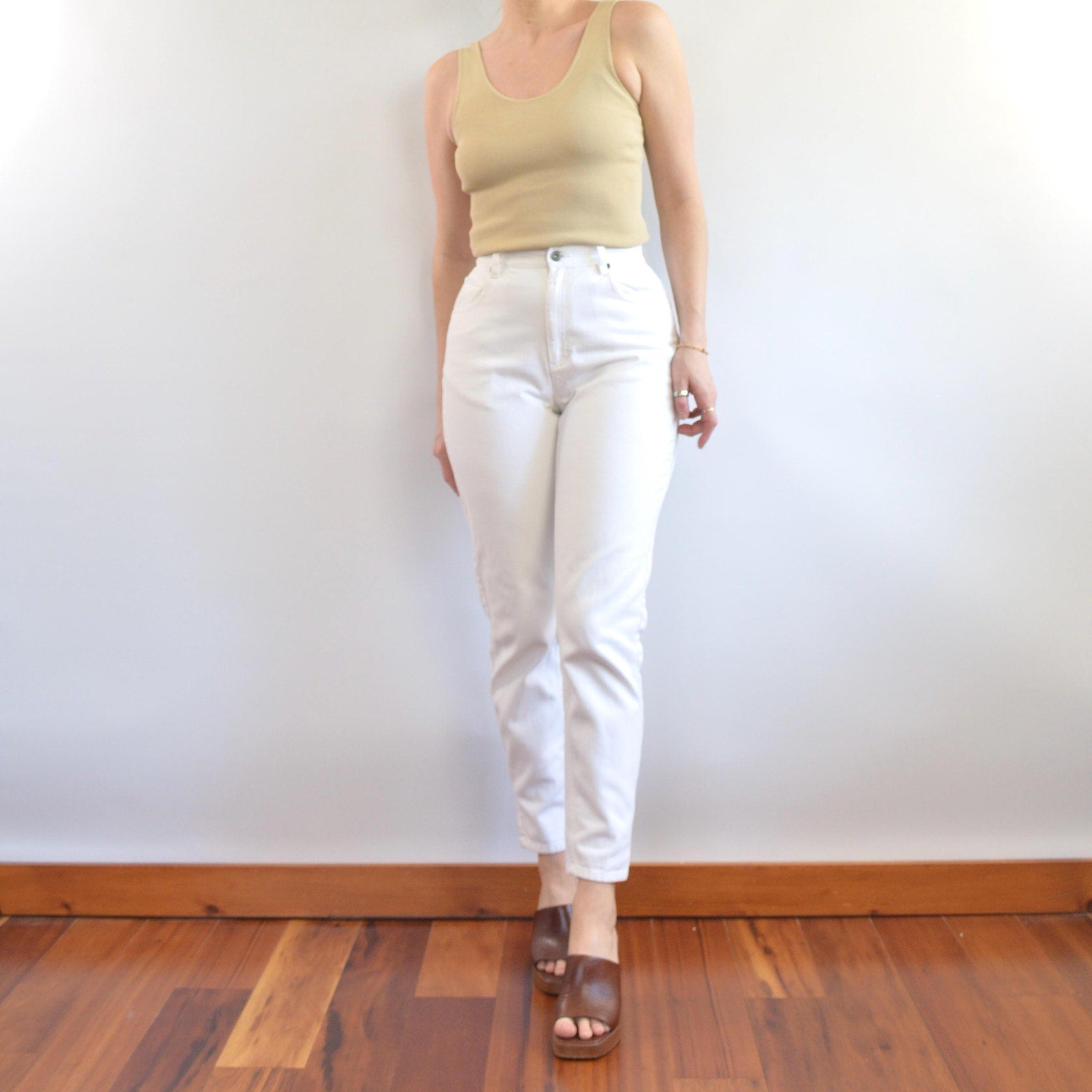 27 x 30 white high waisted tapered liz claiborne denim