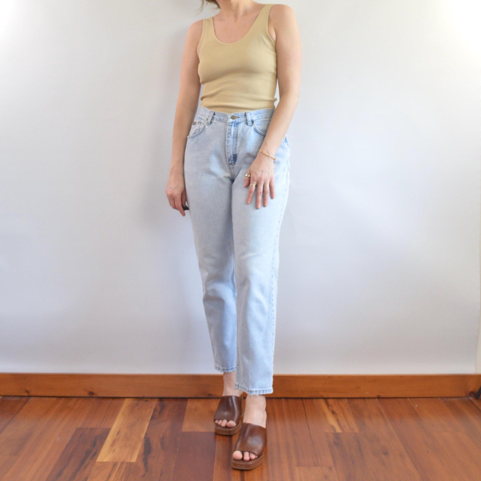 32 x 30 perfect high waist light wash broken in vintage riders
