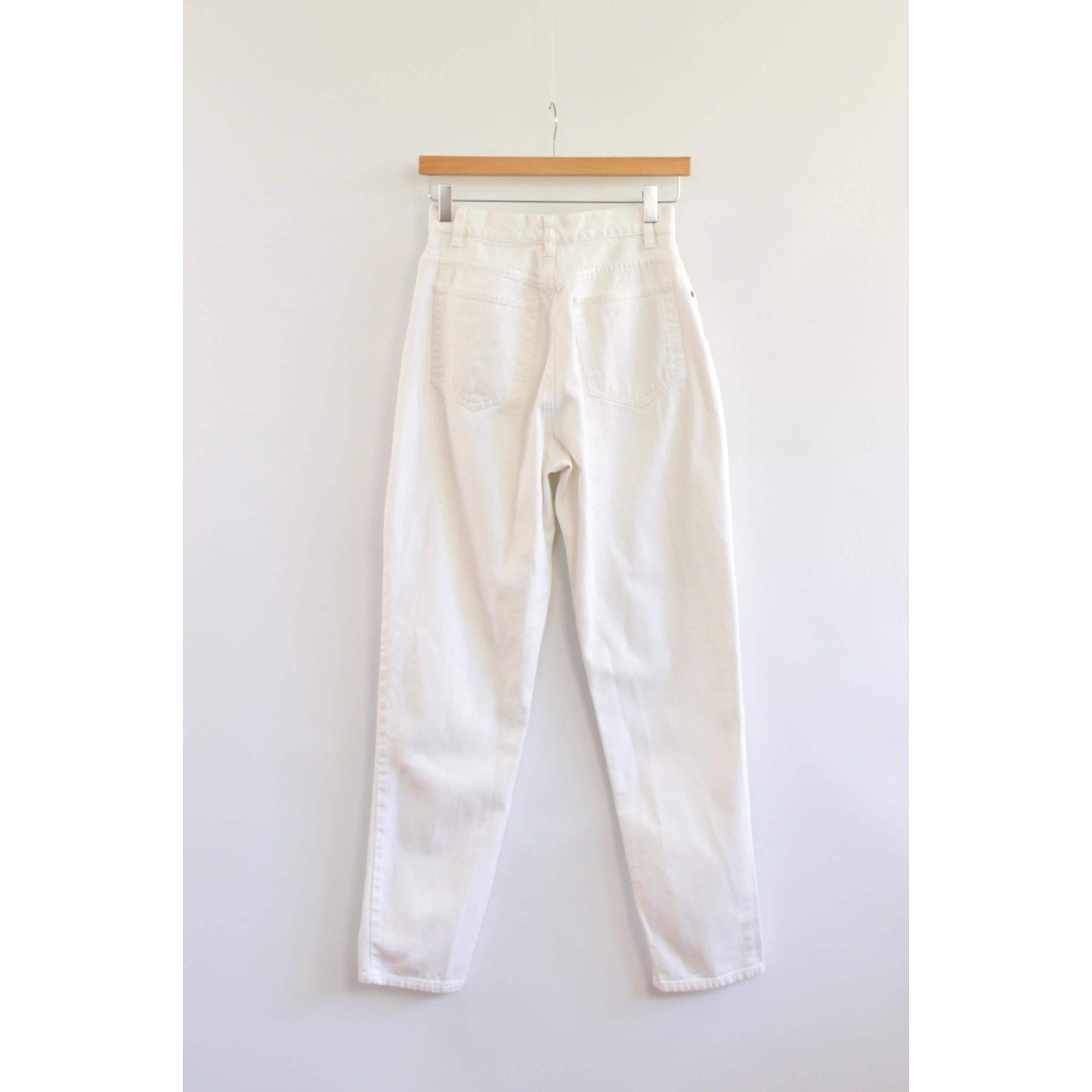 27 x 30 white high waisted tapered liz claiborne denim