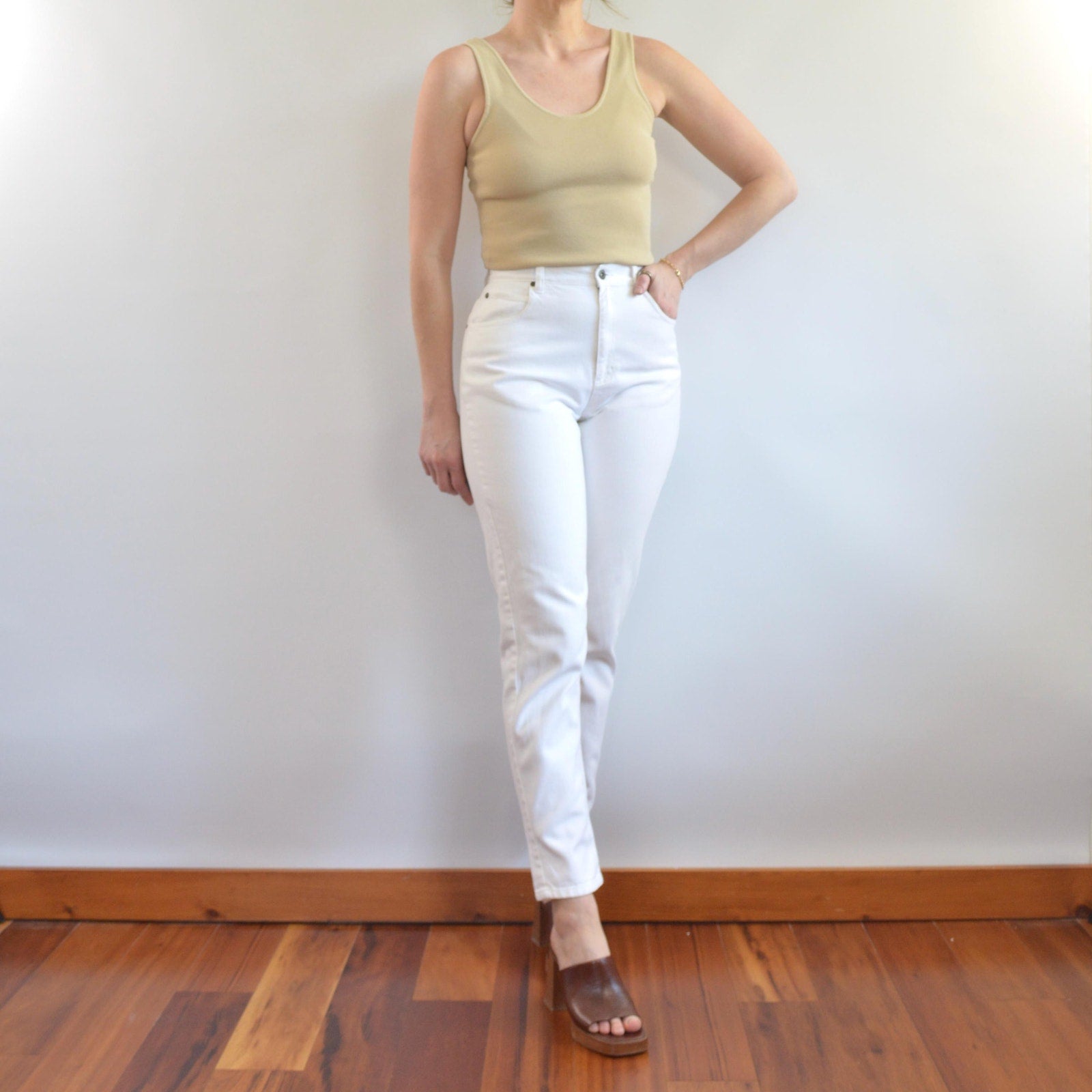 27 x 30 white high waisted tapered liz claiborne denim