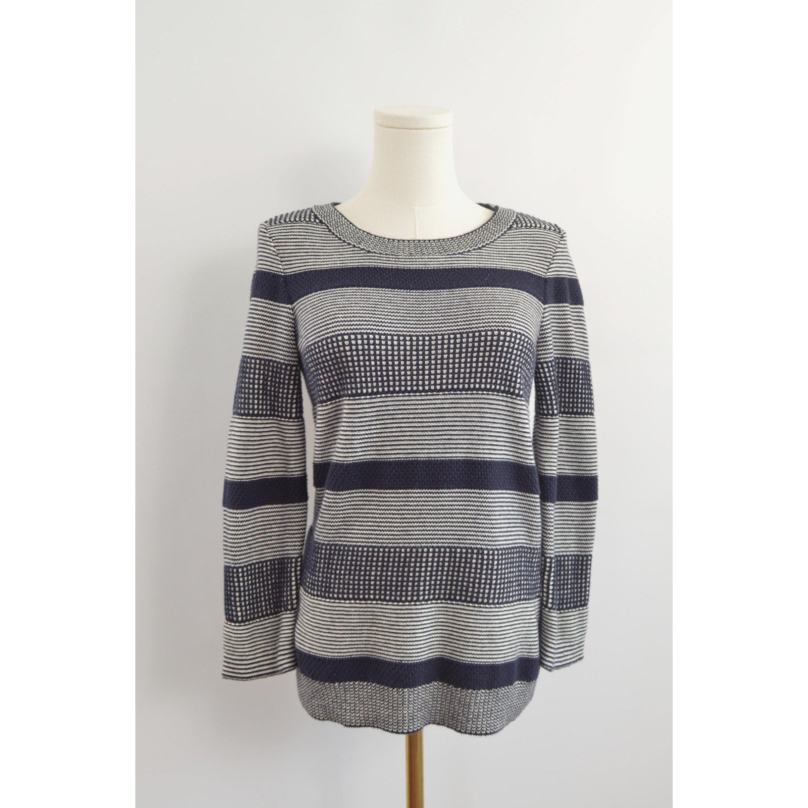 navy and white vintage tommy hilfiger cotton crew neck sweater